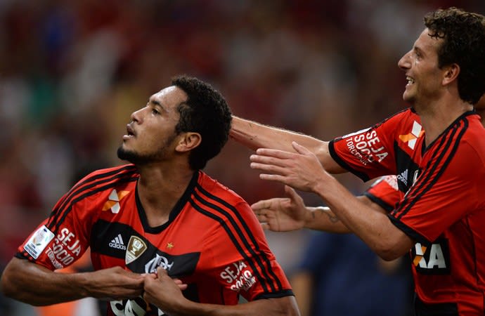 Do samba de Zico ao gol do Brocador: delírio na arquibancada do Maracanã