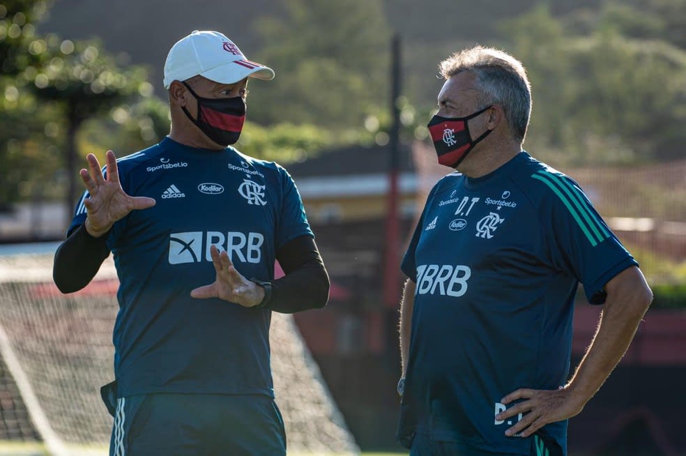 Brasileiro e remanescente, treinador de goleiros é elo entre Jesus e Domènec no Flamengo