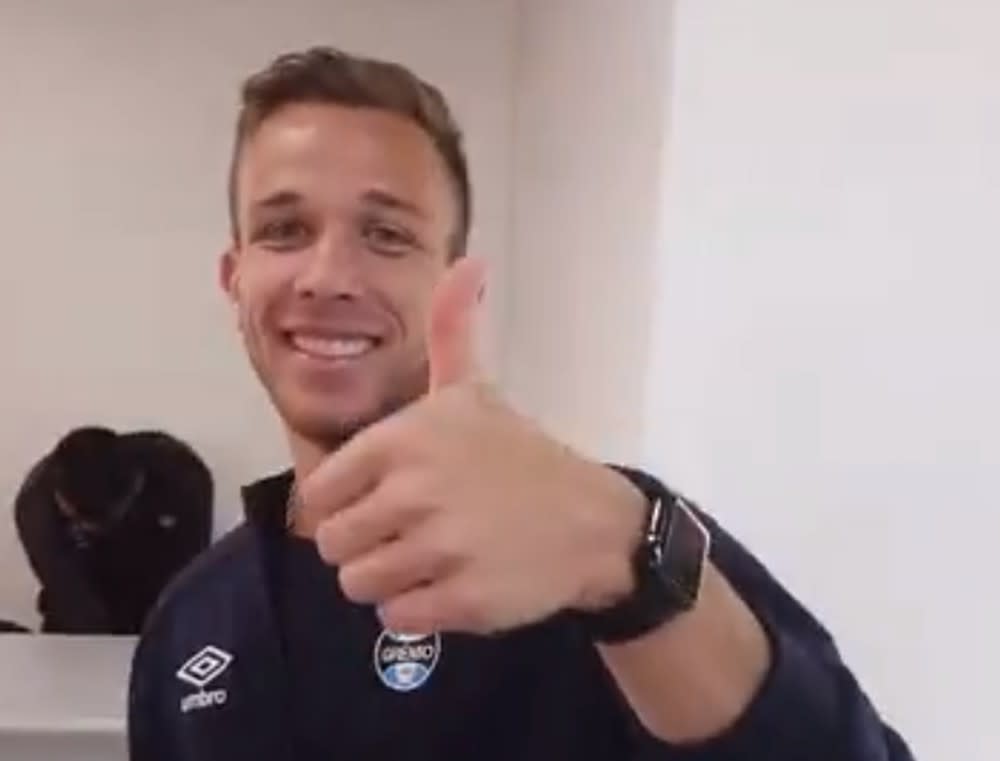 Arthur ainda vê briga por título, mas tira pressão do Grêmio contra o Corinthians