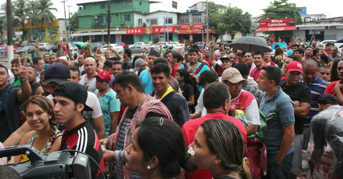 Bota x Fla no AM: filas quilométricas marcam 1º dia de vendas de ingressos