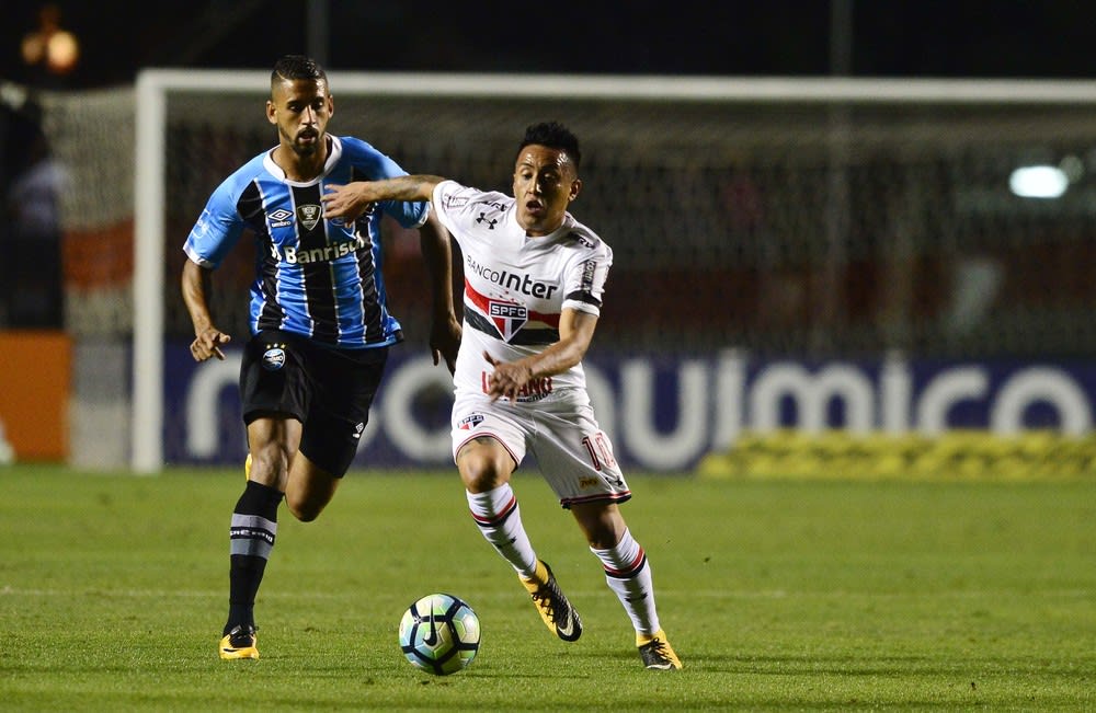 Michel leva terceiro cartão e desfalca o Grêmio contra o Santos