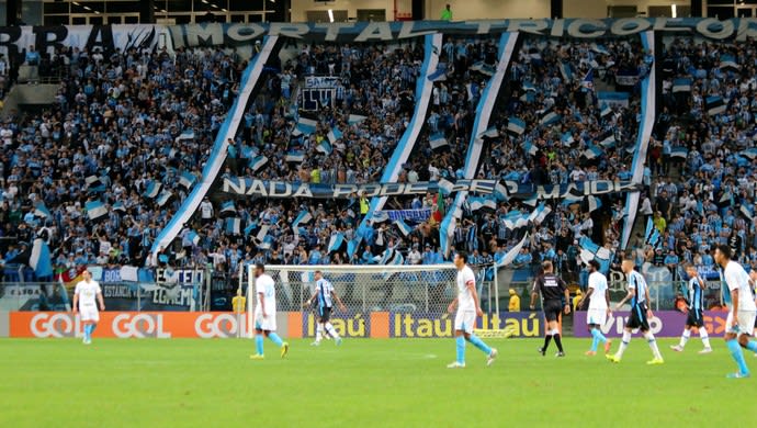 Grêmio faz acordo e libera volta de banda, barras e bandeirões na Arena