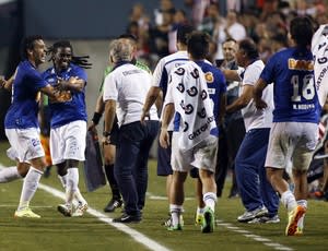 Cruzeiro volta ao Brasil invicto, com destaques e decepções após excursão
