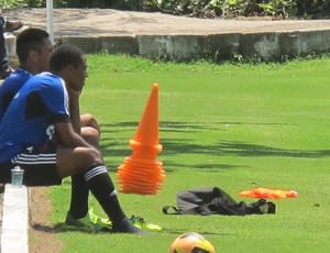 Jayme fecha o treino, e Luiz Antonio pode perder vaga com volta de Elias