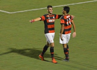 Flamengo faz três no Brasília e avança à terceira fase da Copa São Paulo