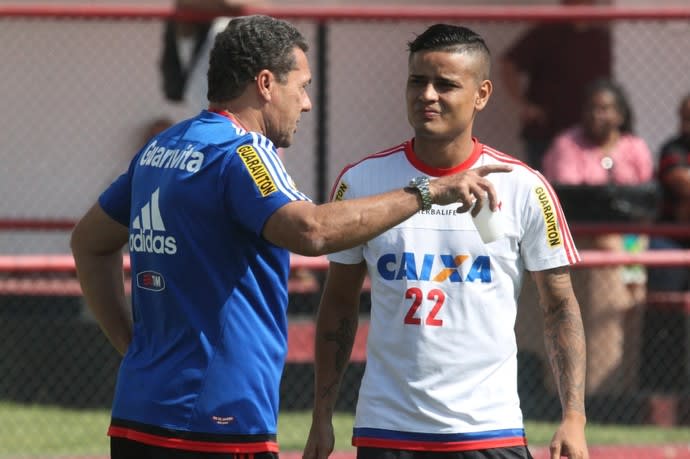 Último treino do Fla antes do clássico prioriza trabalho com bola parada