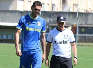 Rhodolfo não participa de treino, mas deve enfrentar o Bahia no domingo