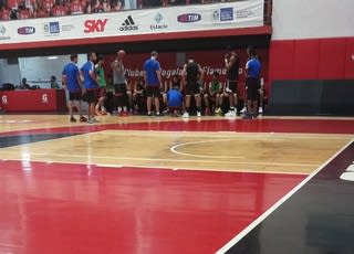 Sem JP Batista, Flamengo faz último treino antes da viagem para São Paulo