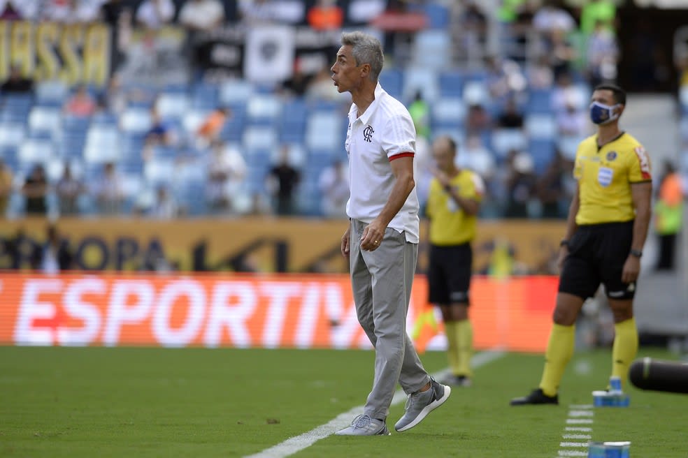 Paulo Sousa cita fome de títulos e exalta equipe mesmo após derrota: Fomos superiores