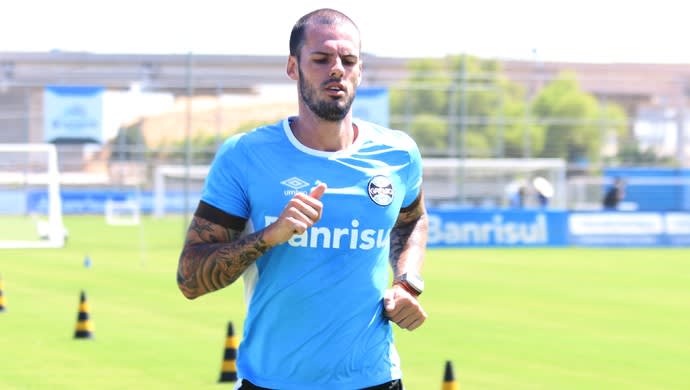 Grêmio faz treino físico, e zagueiro Fred realiza primeira atividade no CT