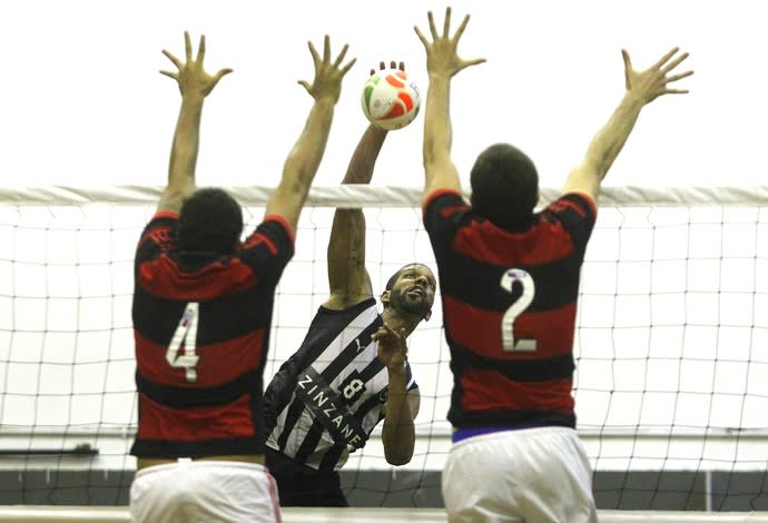 Em busca do troco, Flamengo recebe o Botafogo na estreia na Superliga B