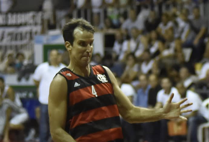 Marcelinho evita pensar nas finais do Estadual: O foco é total no NBB