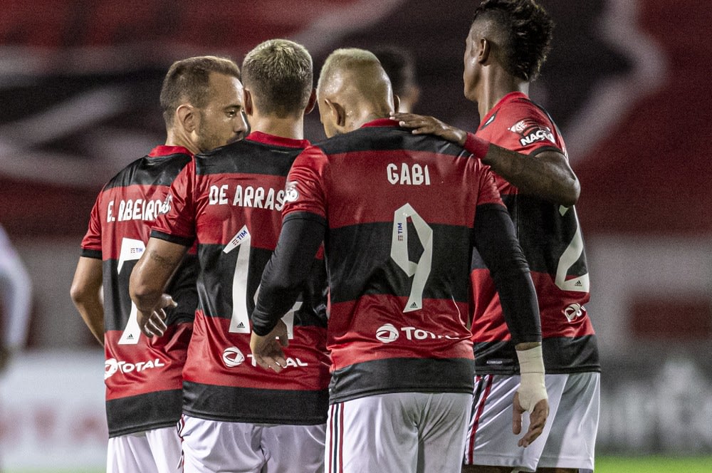 Análise: com cara de treino, Flamengo não faz força para vencer o Bangu em jogo de um time só