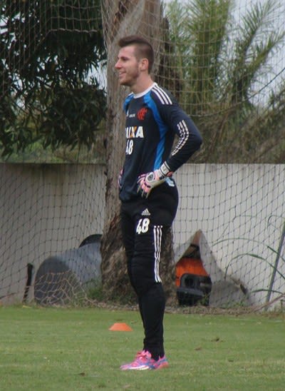 Paulo Victor pede apoio da torcida mesmo em reta final sem emoções