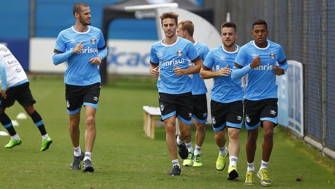 Caxumba, maratona e trocas geram controvérsias em queda do Grêmio