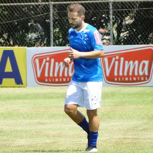 Éverton Ribeiro participa normalmente de treino; Lucas Silva continua na sede