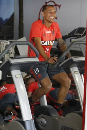 Fla poupa Ederson, e A. Patrick volta a ser relacionado para pegar Madureira