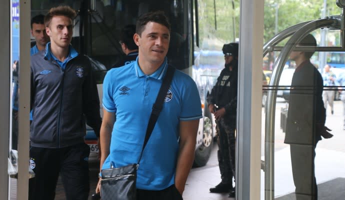 Com duas dúvidas no time, Grêmio chega a Quito para duelo com a LDU