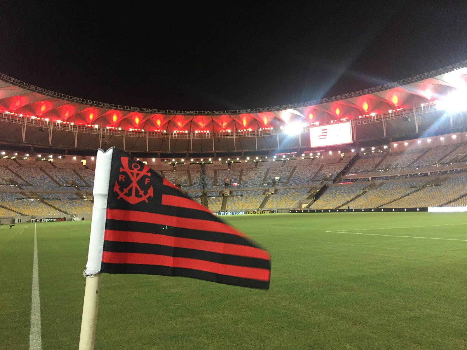 Fla para todos: treino aberto reconecta time e torcida na véspera da Libertadores