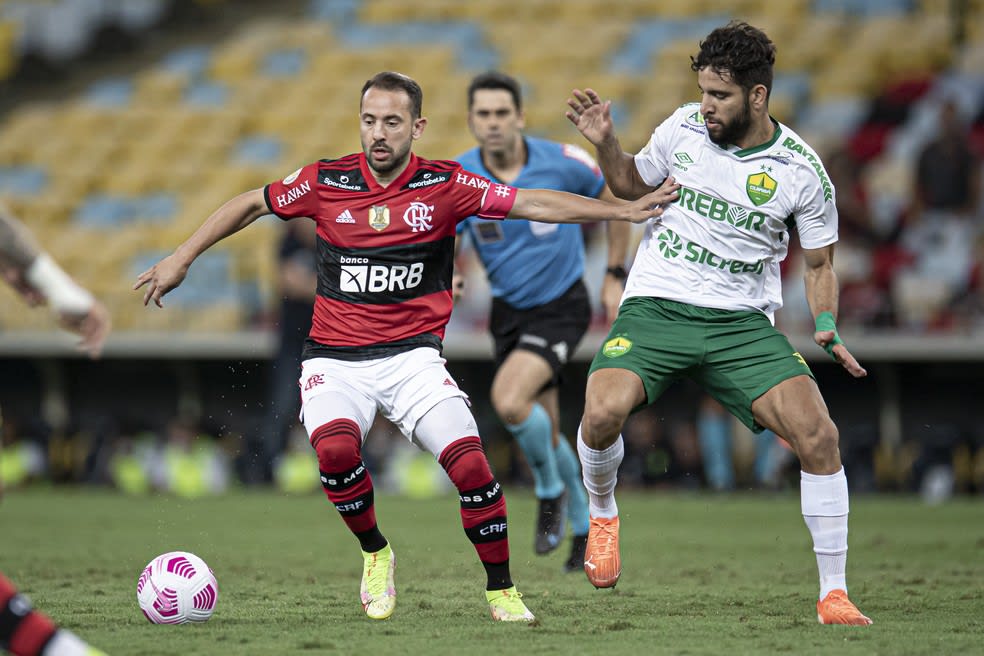 Everton Ribeiro lamenta empate e aponta defeito na partida: Tem que caprichar