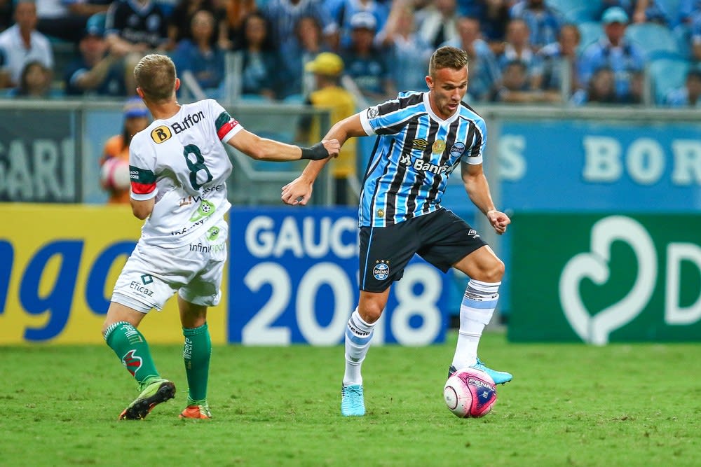 Grêmio recebe valor antecipado por Arthur