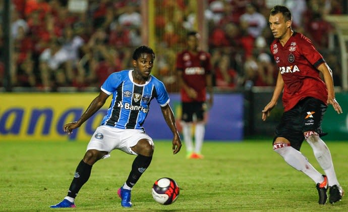 Grêmio cogita volta antecipada de Bolaños após 3º amarelo pelo Equador