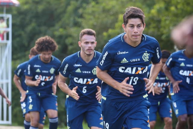 Flamengo planeja jogo-treino e espera ter Conca no banco contra o Botafogo