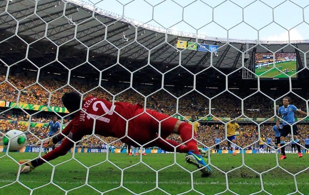 Júlio César celebra virada e revela sonho: Quero ser campeão do mundo