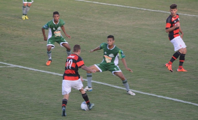 Flamengo goleia Palmeira e garante classificação à segunda fase