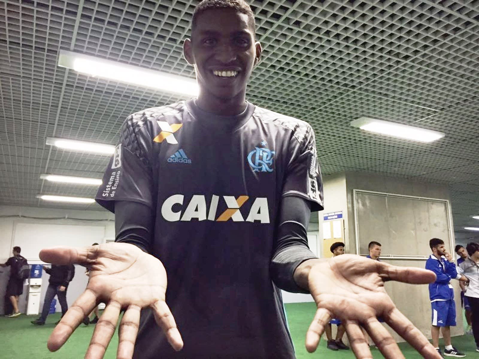 Goleiros jovens raramente se firmam na Seleção; poderá Hugo mudar a história?