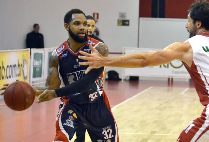 Marquinhos, David Jackson, Alex e Hettsheimeir disputam MVP do NBB 7