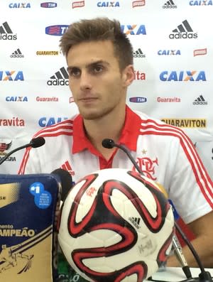 Bressan deixa o Vasco para depois e pede concentração total contra o Brasil