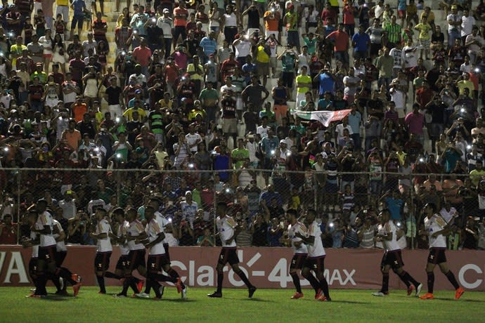 Multidão acompanha treino, e Luxa deve repetir time contra Salgueiro