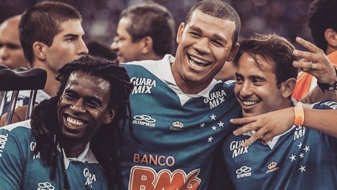 Tinga se despede de Éverton Ribeiro e outros ex-companheiros do Cruzeiro