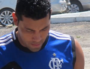 André Santos reclama de improvisação: Minha posição é lateral