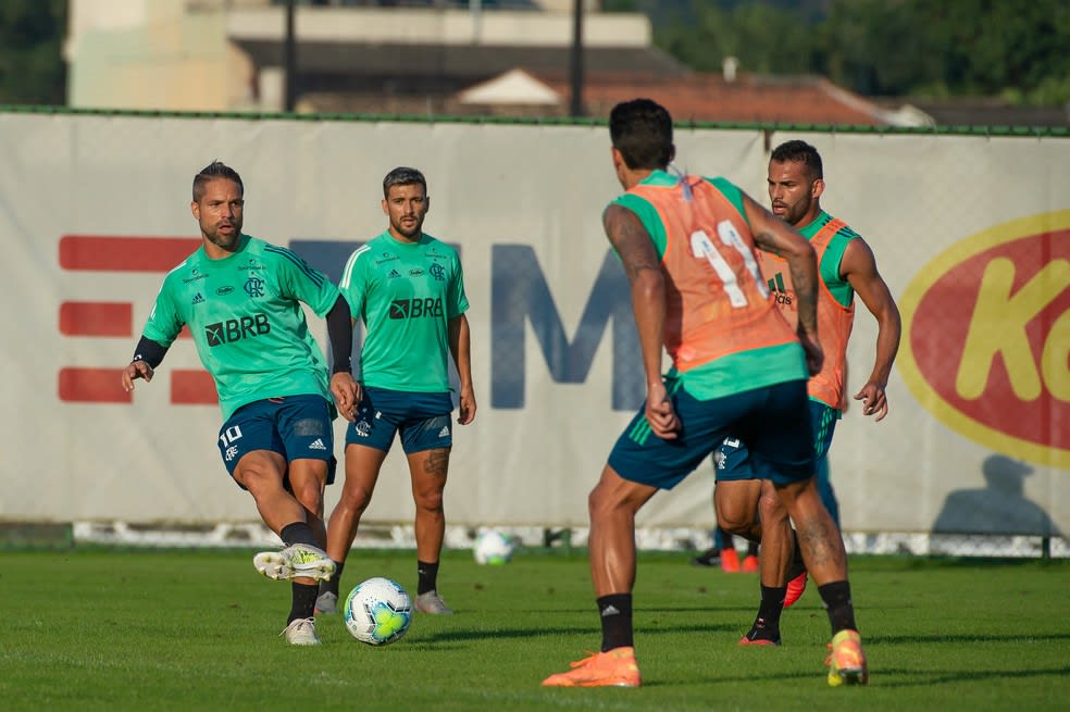 Flamengo encerra corte de salários de jogadores; funcionários seguem com 25 de desconto na folha de julho