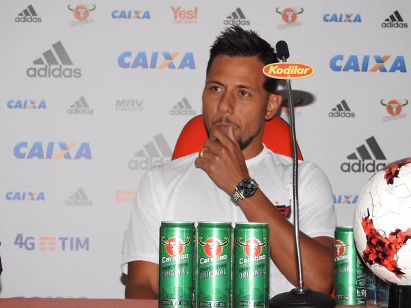 De volta, Diego Alves tem vitrine do Fla para disputar últimas vagas para a Copa