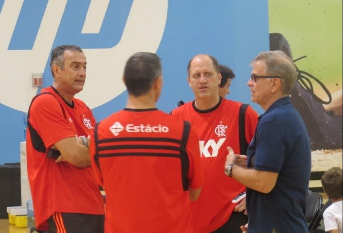 Fla recebe visita de Bernardinho em treino em Orlando: É uma honra