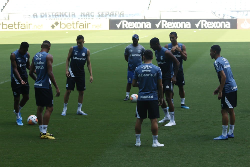 Grêmio encerra preparação para o Gre-Nal com mistérios na equipe titular; confira