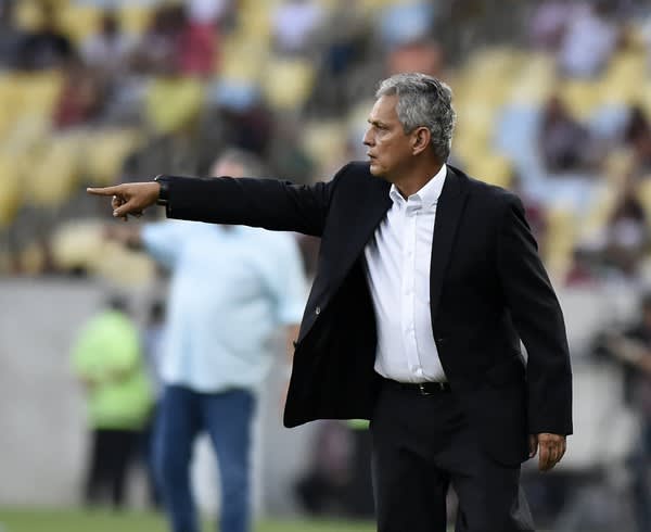 Lédio critica escalação do Flamengo Jogar com dois volantes com saída de bola ruim não faz sentido