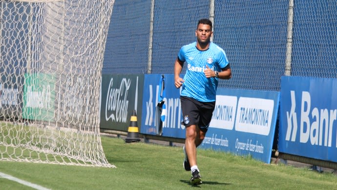 Maicon é vetado para jogo contra Atlético-PR; Grohe será reavaliado