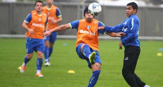 Luan desfalca treino do Grêmio e abre lugar para Dudu