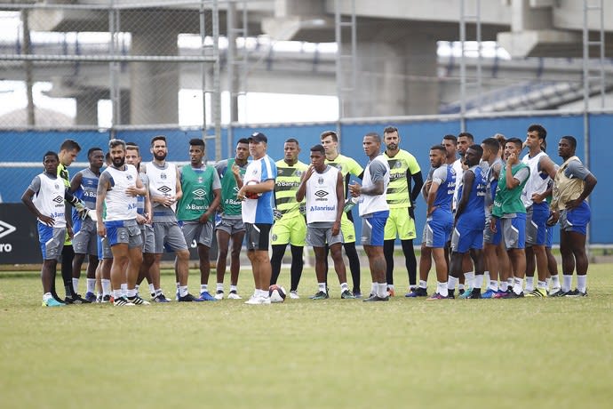 Grêmio valoriza base campeã e quer 2 zagueiros para fechar 1º grupo do ano