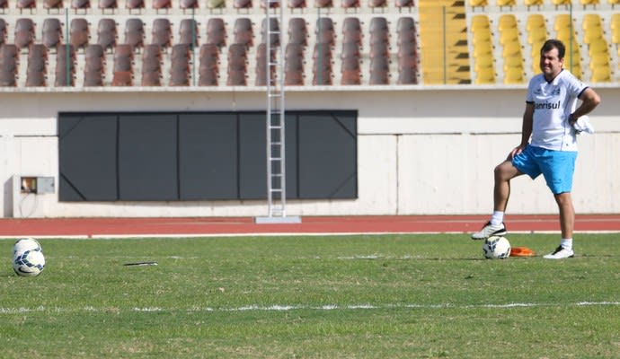 Pelo Grêmio, Enderson revê Goiás em jogo de campanhas quase idênticas