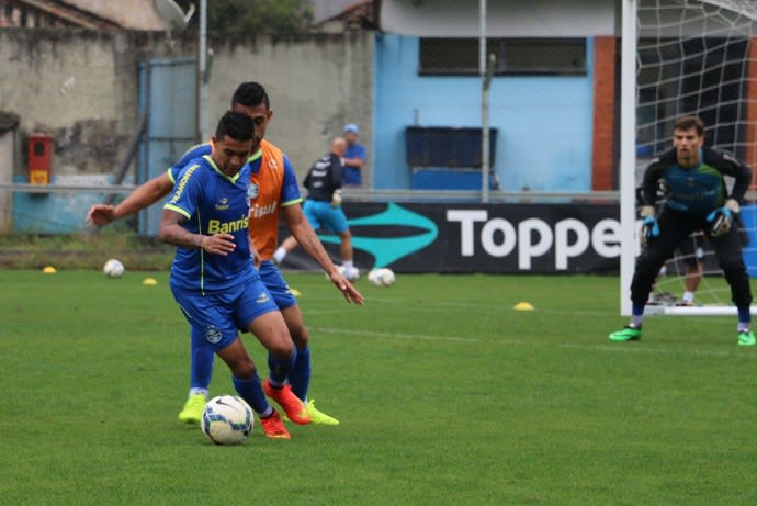 Grêmio desconta seca em treino de reservas com 12 gols; Dudu marca 4