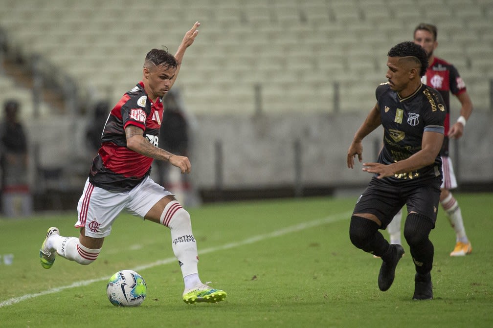 Flamengo sofre com apagão na zaga e pontas pouco efetivos