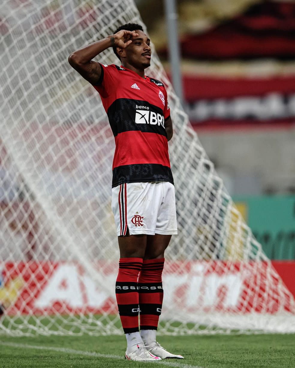 Brilho de Vitinho e Michael reflete estratégia de sucesso do Flamengo