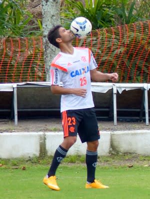 Poupado em Natal, Eduardo da Silva se diz pronto para 90 minutos sábado