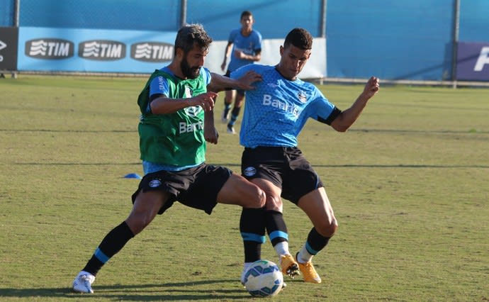 Interino indica 1º Grêmio pós-Felipão com retorno de Douglas aos titulares