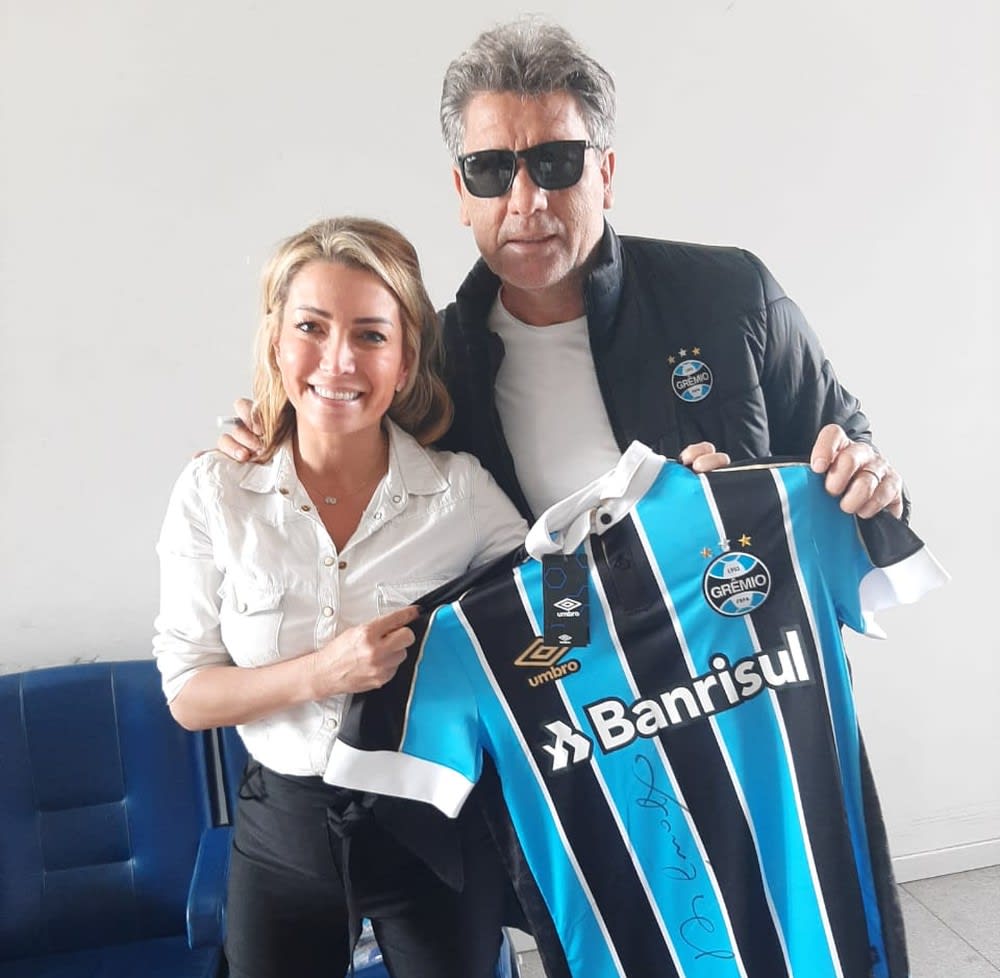 Renato presenteia camisa do Grêmio autografada e toma medidas para ajudar instituição; confira